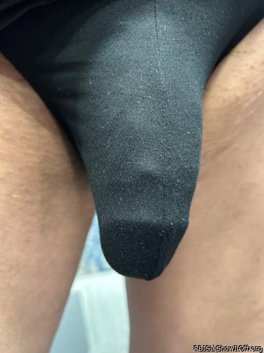 Such a nice bulge, looking very hot!