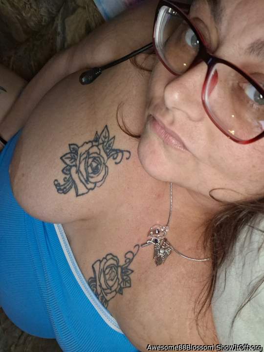 Sexy look and love ur beautiful tits!