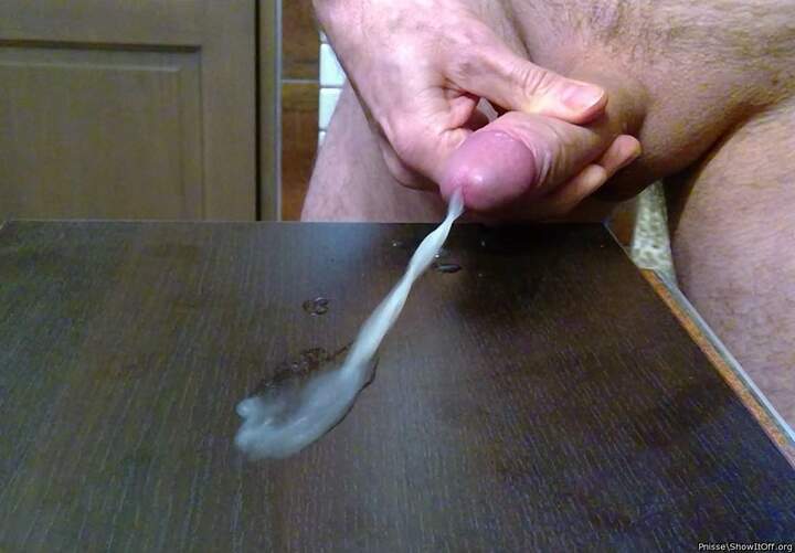 Awesome cum shot, looks so very delicious!      