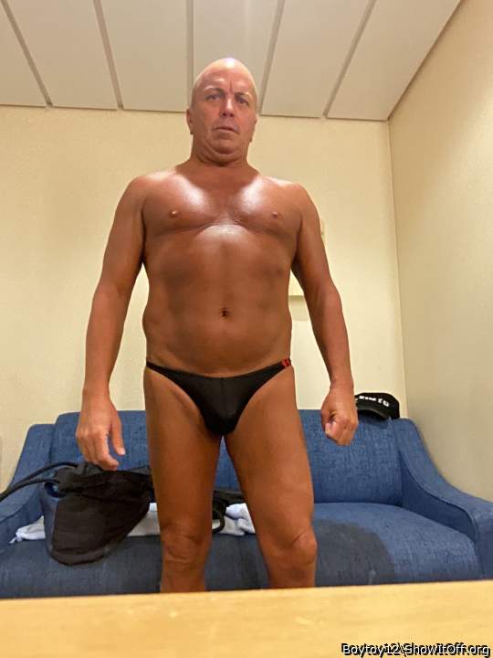 Great picture of a great tanned body.  I enjoy sunning as mu