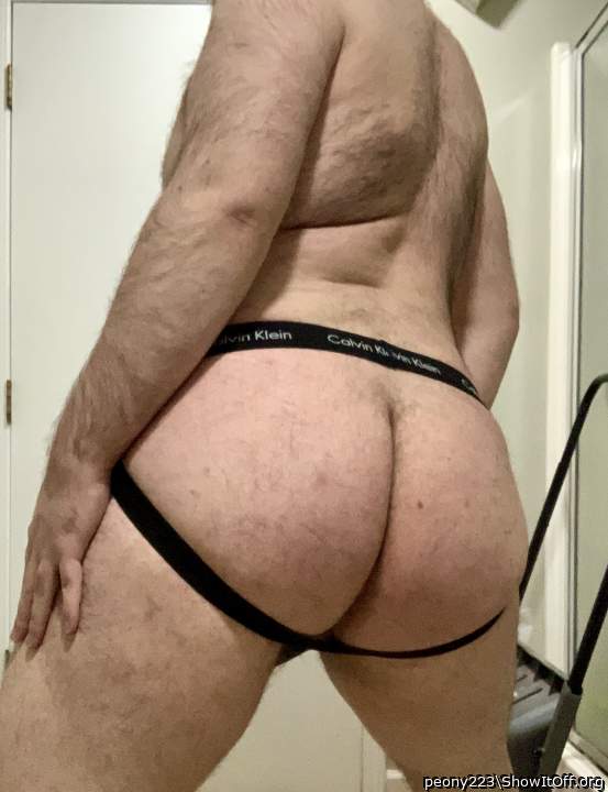 Spectacular ass cheeks and long hot sexy crack    