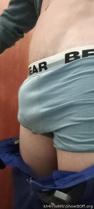 Sexy bulge on a sexy guy!