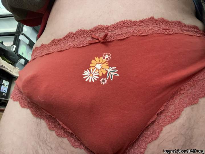 Such sexy panties so beautifully bulged!