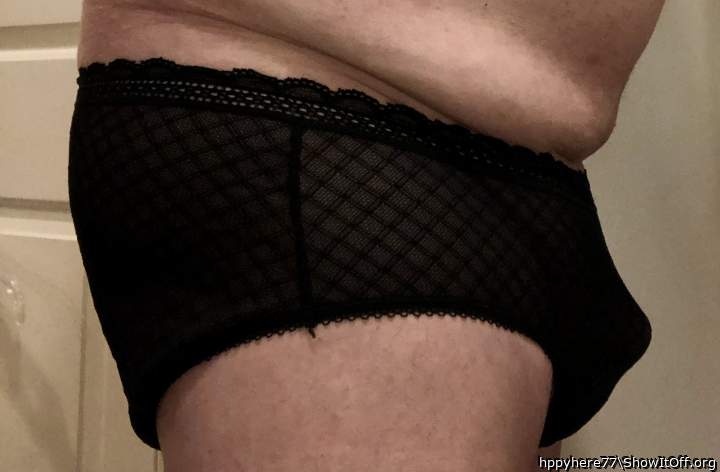 Beautiful bulge, would live6to rub it 