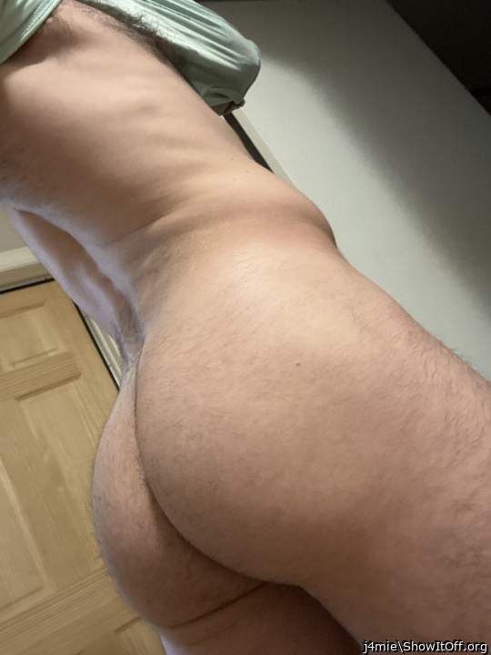 bicurious and would love to hear what men think of my body :)