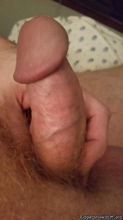 Need a tongue running around the rim of that cock head 