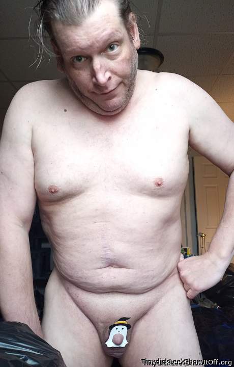Lee Przybylowicz showing off what he doesn't have
