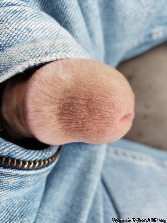 Something about a sexy fat glans sticking out of jeans!!   