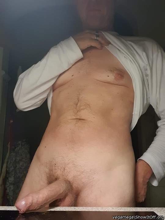 Mmmm,hot cock and nipples to suck!!   